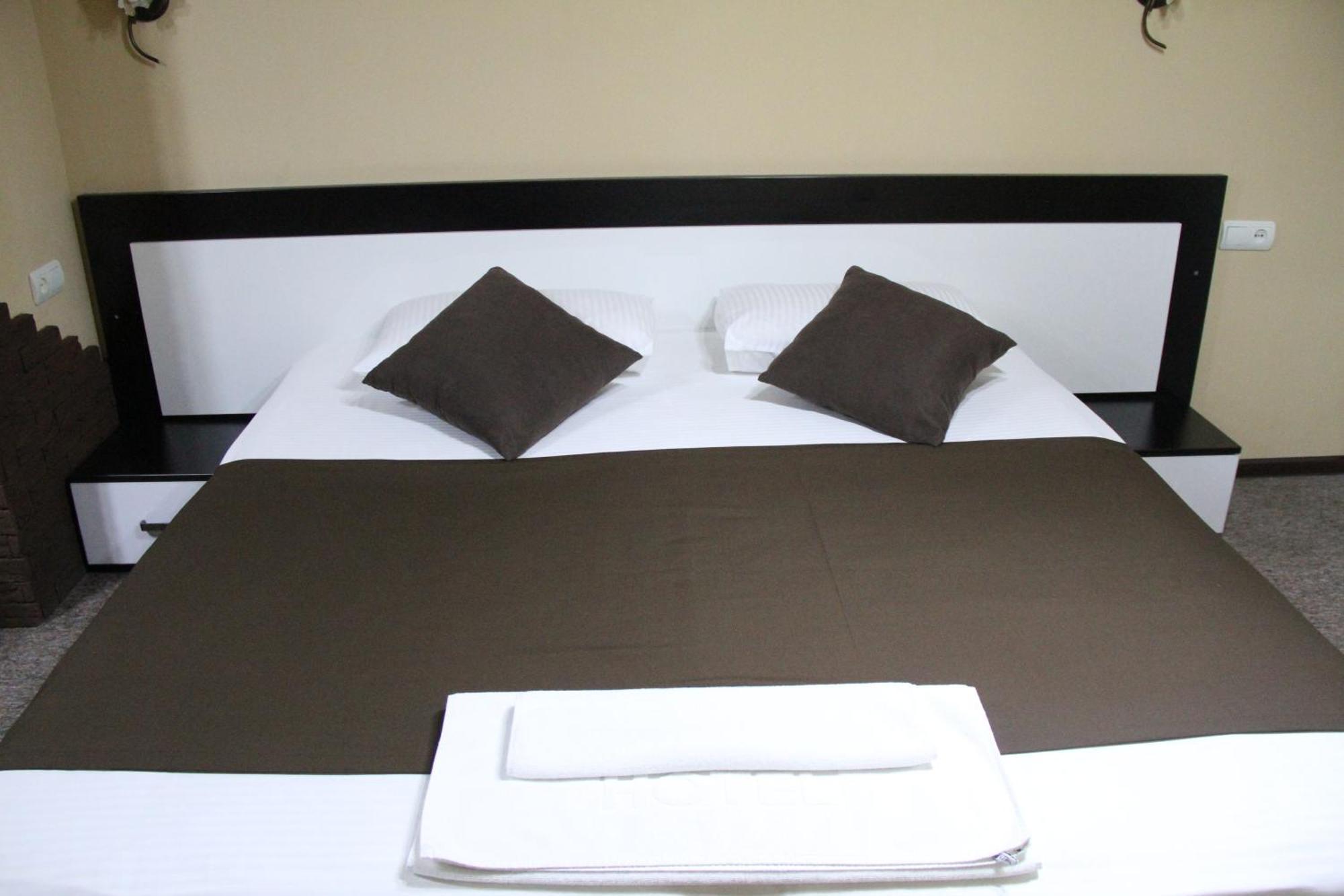 Hotel Diplomat Tiflis Oda fotoğraf