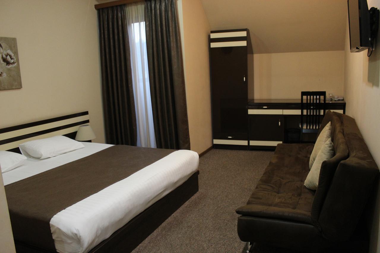 Hotel Diplomat Tiflis Dış mekan fotoğraf