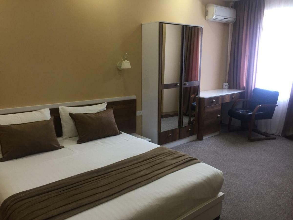 Hotel Diplomat Tiflis Dış mekan fotoğraf