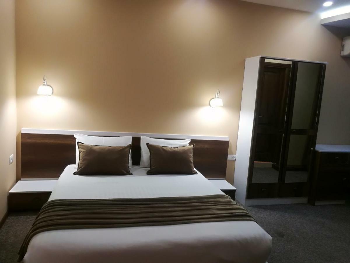 Hotel Diplomat Tiflis Dış mekan fotoğraf