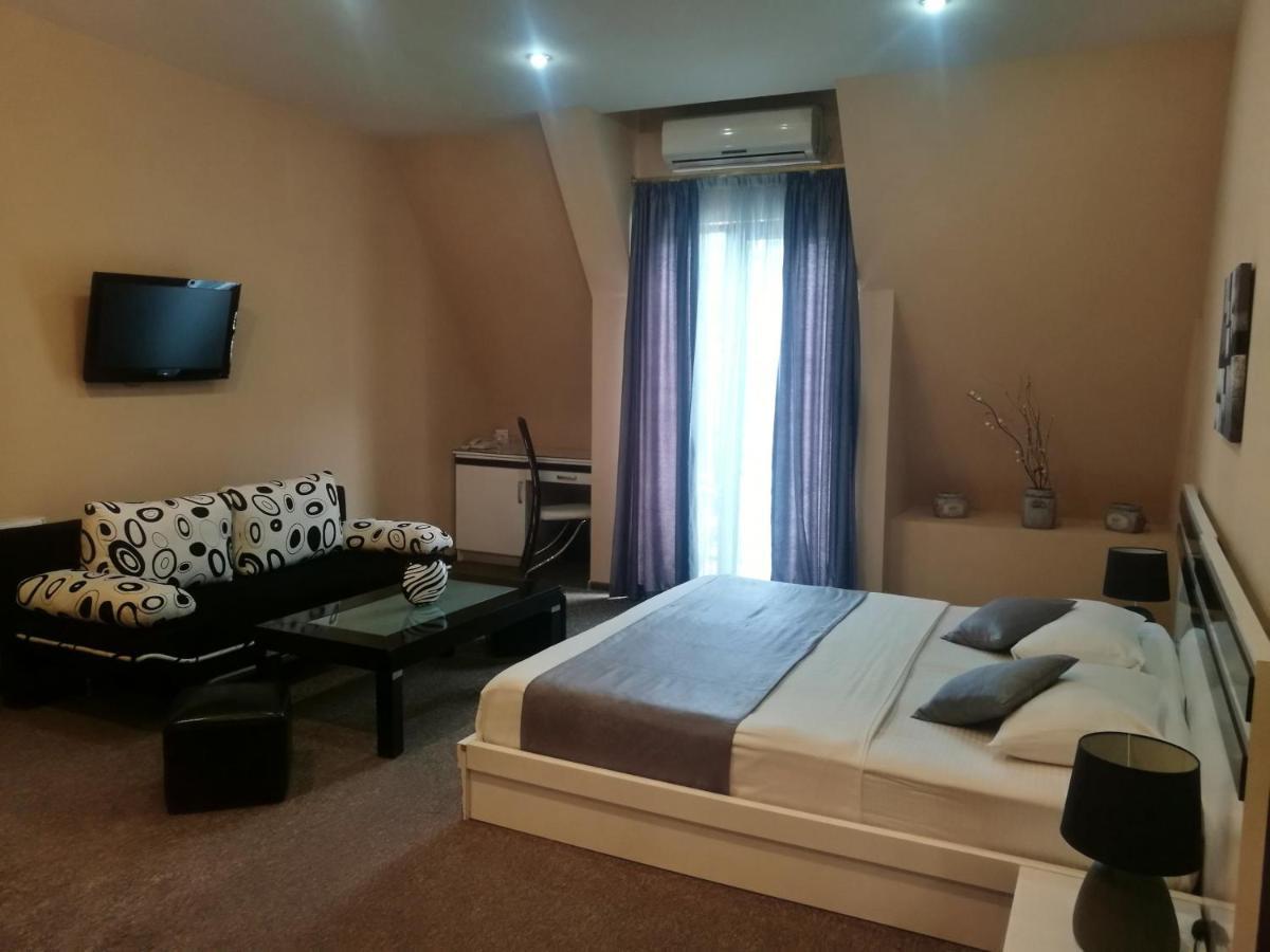 Hotel Diplomat Tiflis Dış mekan fotoğraf