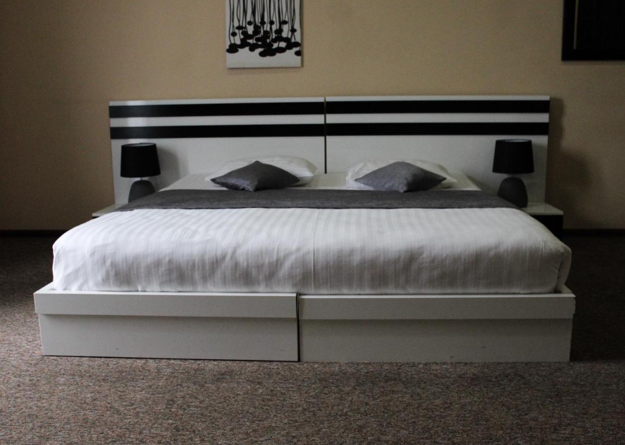 Hotel Diplomat Tiflis Dış mekan fotoğraf